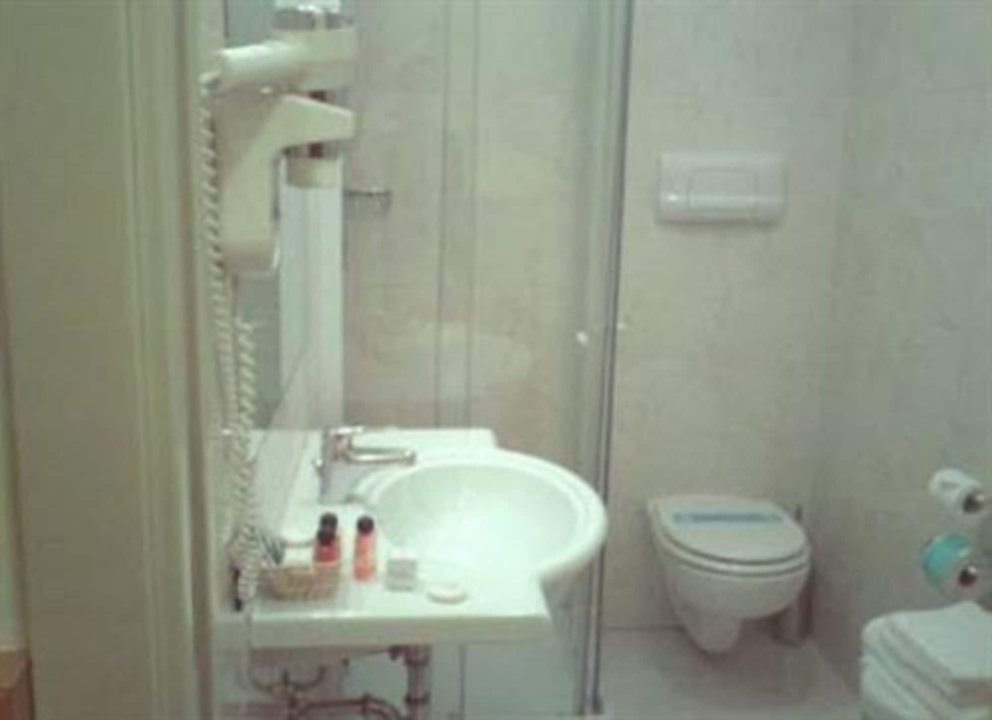 Hotel Cinque Giornate Milan Bagian luar foto