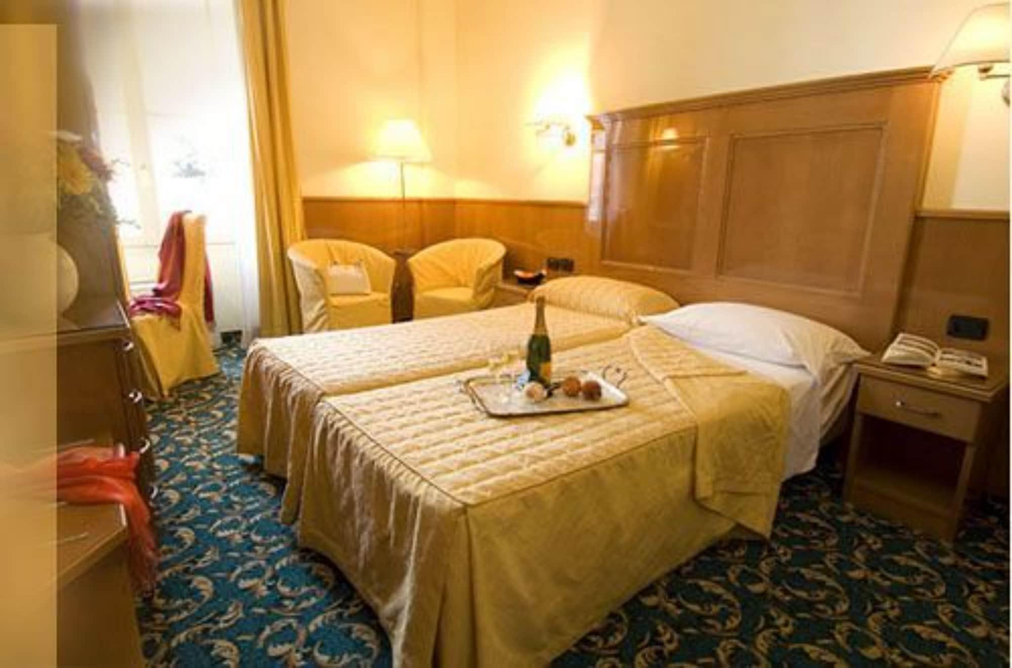Hotel Cinque Giornate Milan Bagian luar foto