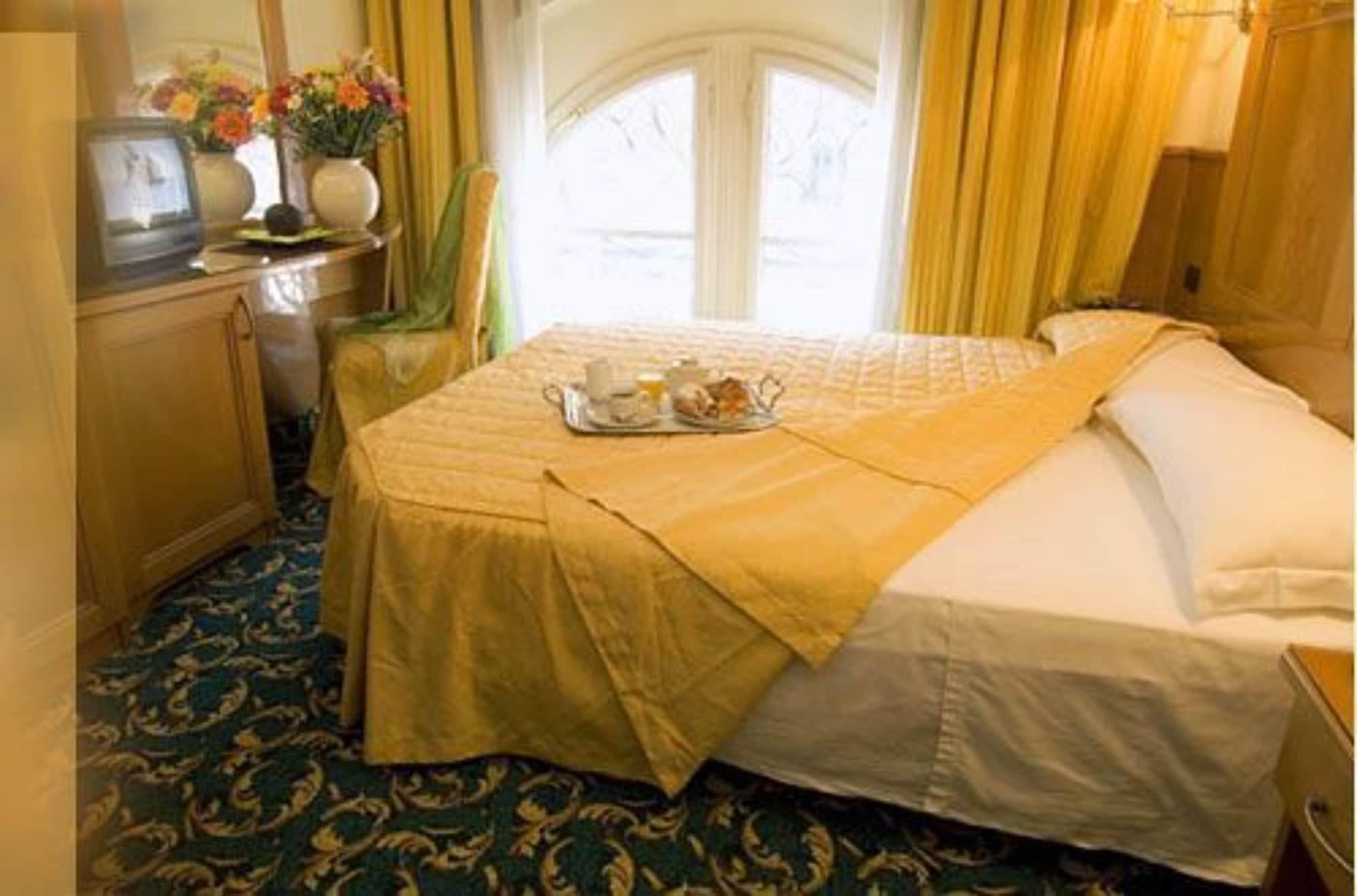 Hotel Cinque Giornate Milan Bagian luar foto