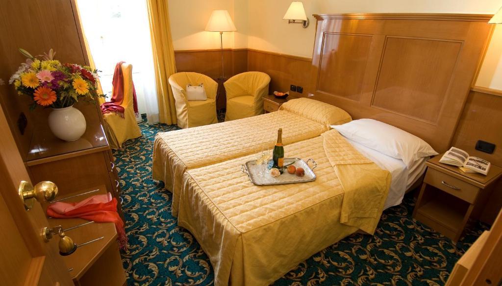 Hotel Cinque Giornate Milan Bagian luar foto