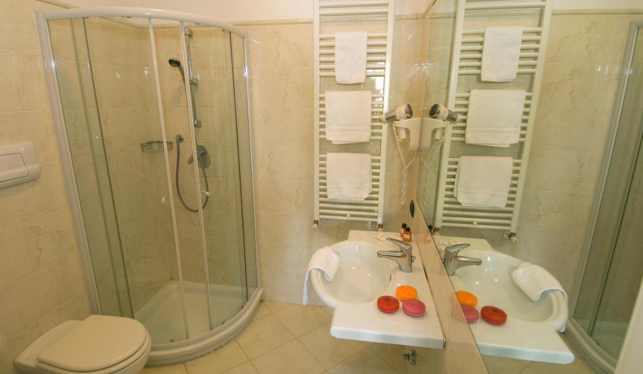Hotel Cinque Giornate Milan Bagian luar foto