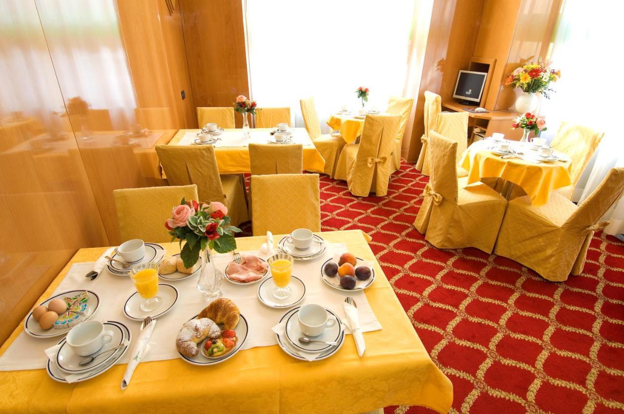 Hotel Cinque Giornate Milan Restoran foto