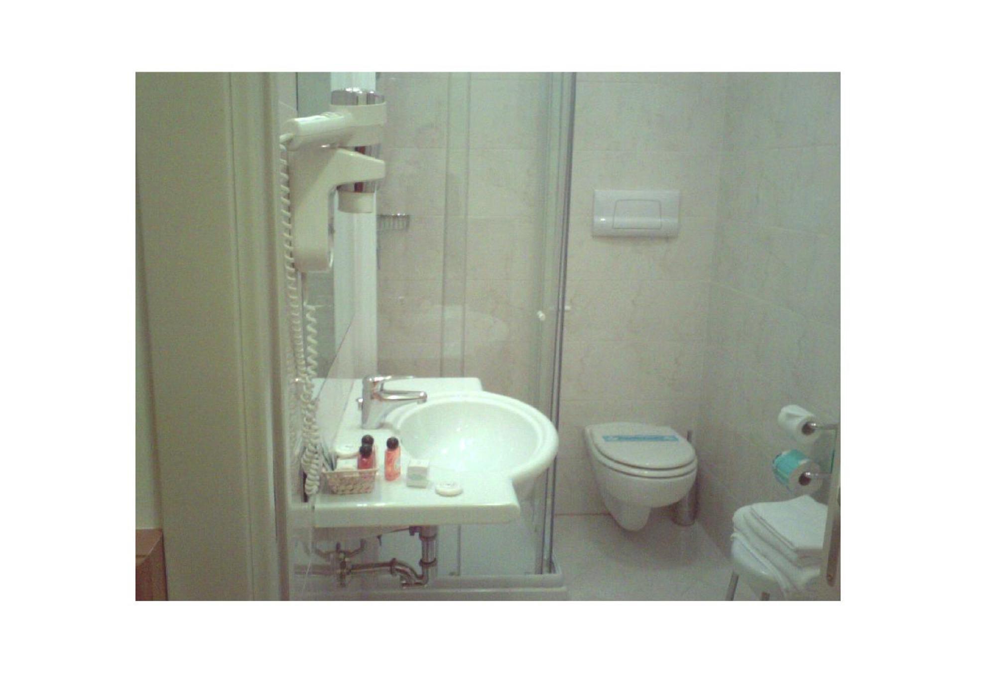 Hotel Cinque Giornate Milan Bagian luar foto