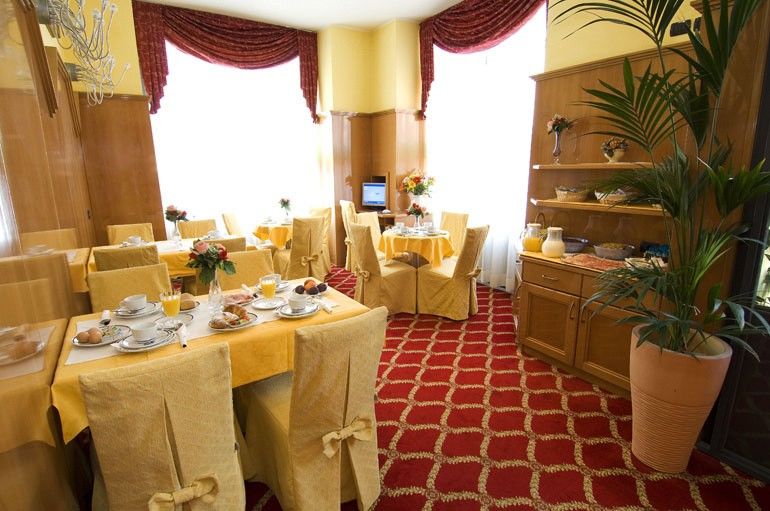 Hotel Cinque Giornate Milan Bagian luar foto